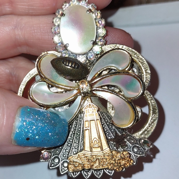 Pro Football Hall of Fame theme Angel Brooch - Picture 15 of 16